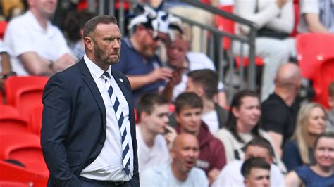 Ian Evatt: Bolton Wanderers boss says pressure got to side in .